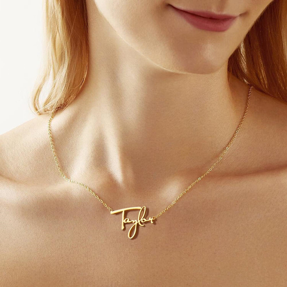 Women Fashion Now - Collana con titolo di brano dell'album